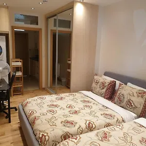 Luxury 1min Walk From Underground, With Free Parking Free Wifi Appartement
