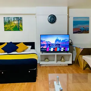 Apartment Stratford 3 Bedrooms House, Separate Reception, Close To Abba, Westfield, Olympic Stadium, London