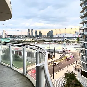 Apartment Excel Cosy With Balcony & River View Close To O2 Arena, Cable Car, Hall, London