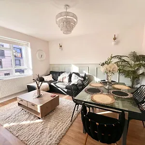 3-bed-apartment-zone-1-central-london.brighton-hotels-england.com/